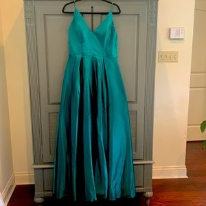 Emerald green prom dress